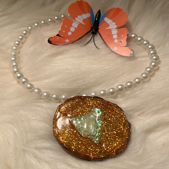 Faux Pearls & Stretchy One of a Kind Rare Unique Handmde Charm Necklace - Picture 15 of 17